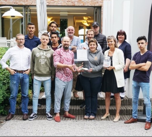 Overhandiging opbrengst knippen voor het Goede doel 10